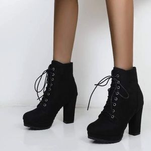 Black Chunky Heeled Lace Up Suede Ankle Boot 👢